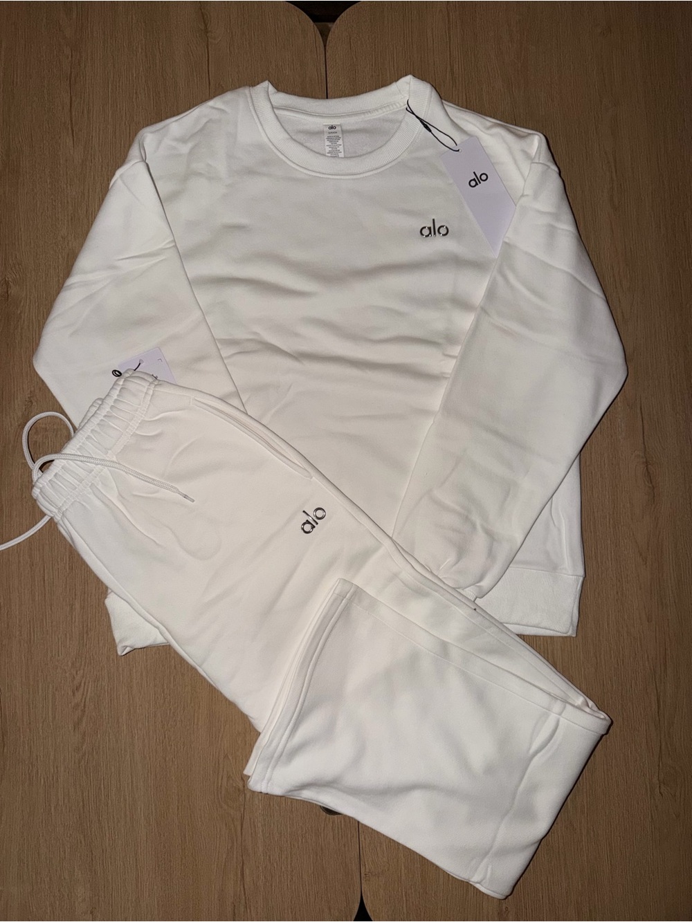 ALO Yoga White Crewneck Sweatshirt Set